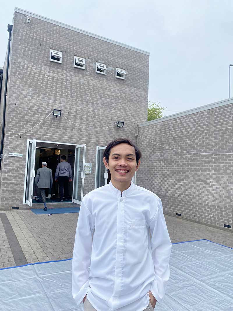 Dicky Adra Pratama, tutor Kursus Versant Lister, lulusan University of Leeds dengan IELTS 7.5