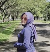 Nadia Putri, alumni Bimbingan WHV Lister, bekerja di café di Brisbane